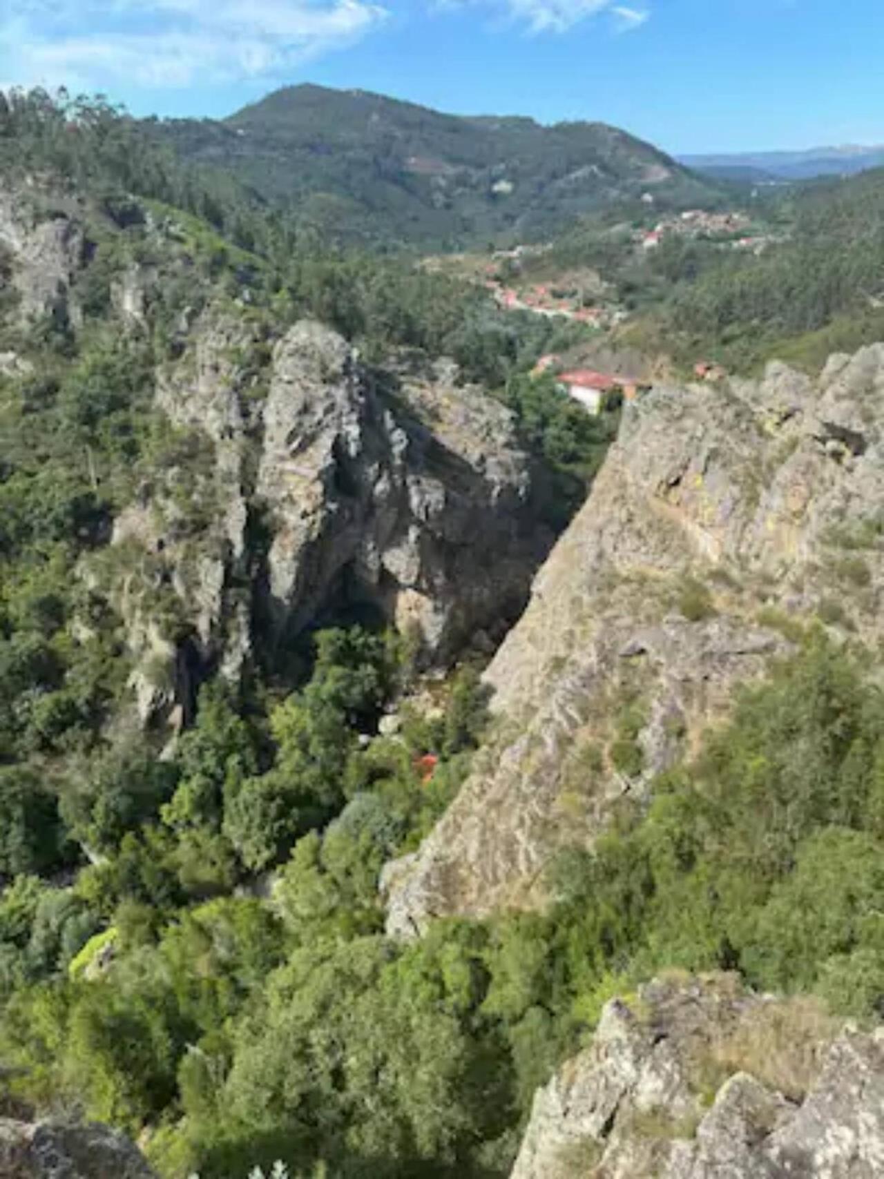 R3 - Guesthouse Travessa Da Arieira Aguda (Leiria) Bagian luar foto